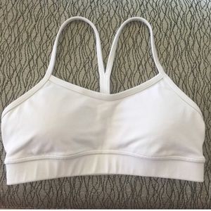 White lululemon sports bra